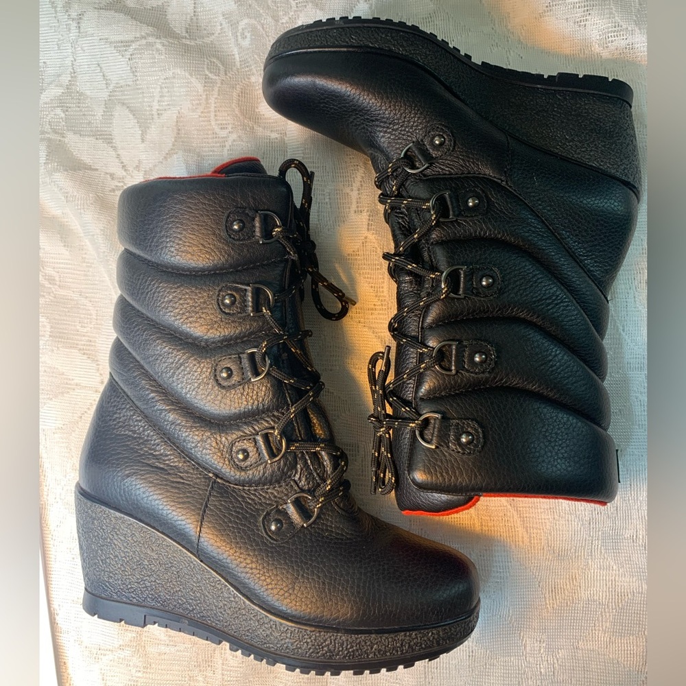 COUGAR BOOTS WEDGY PEBBLED LEATHER WOMENS SIZE 8😍